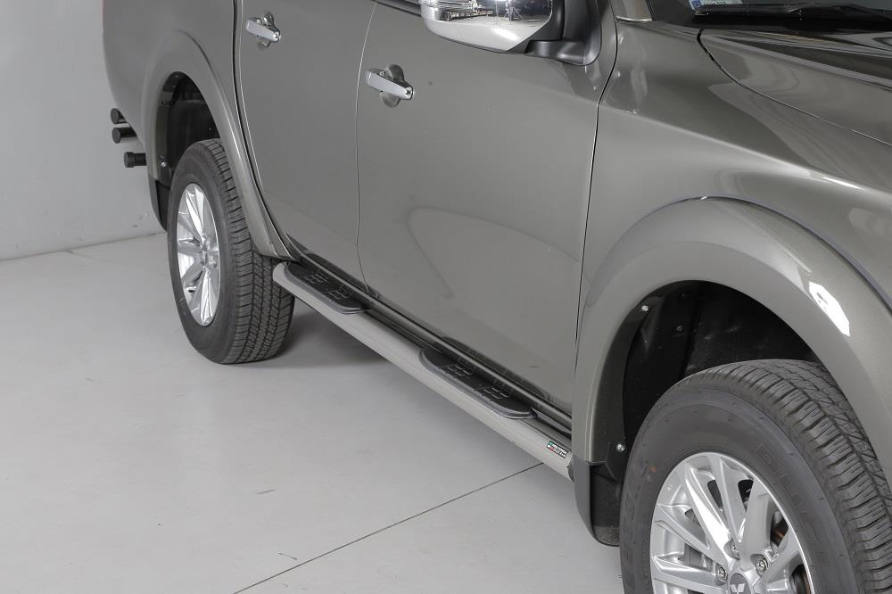 Pedane Laterali Inox Ø 76 Mitsubishi L200 Doppia Cabina 2015+