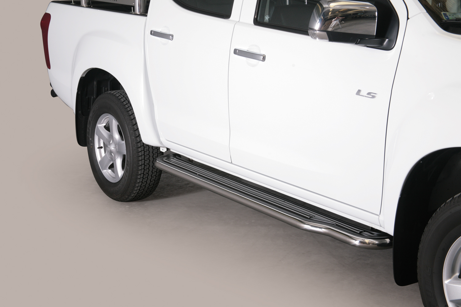 Pedane Laterali Inox Ø50 Isuzu Dmax 2012+ Doppia Cabina Termolaccate Nere