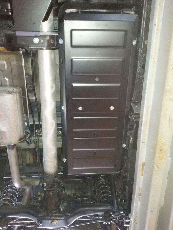 Protezione Sottoscocca Per Serbatoio Carburante Nissan Np300 2017+ Acciaio 3Mm