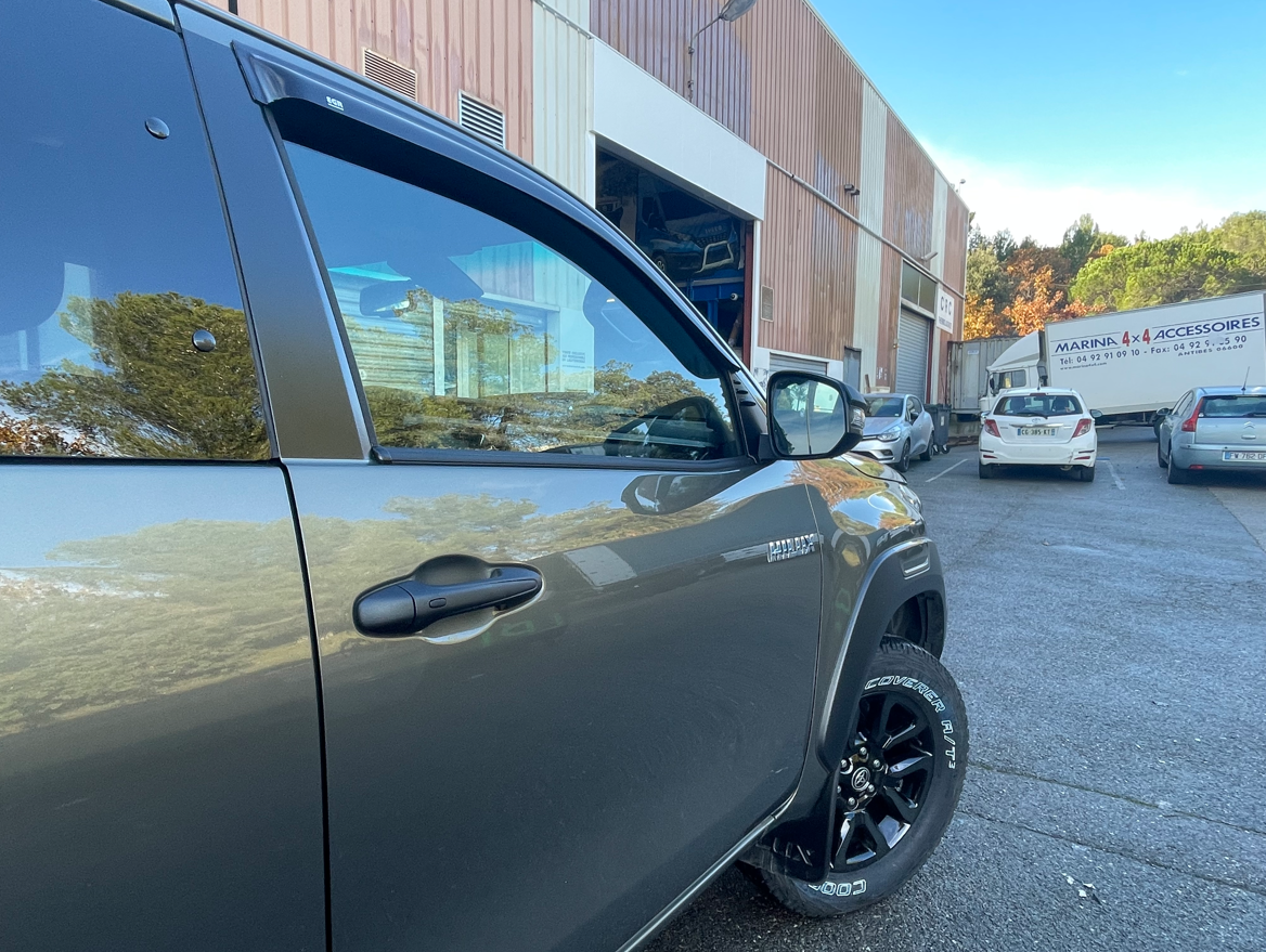 Deflettori Aria Finestrini Toyota Hilux / Revo (4P) Dark Smoke 2016+ Doppia Cabina